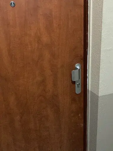 Ouverture de porte à la radio de Mantes-la-Jolie