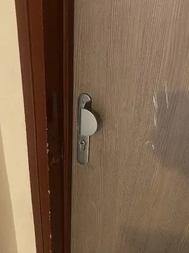 Ouverture de porte claquée aux Mureaux le 7 mars 2026